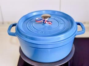 盖上盖子转小火炖30分钟。