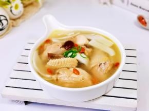 盛出装盘点缀葱丝。