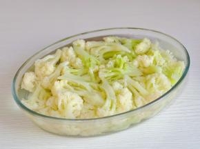 捞出过冷水，再沥干水分。