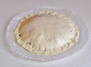 手抓饼的一圈切出小段，如图所示。