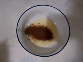 加入5克可可粉拌匀。
