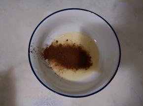 加入5克可可粉拌匀。
