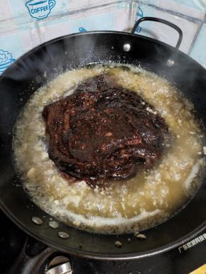 放入调好的终极酱汁儿！