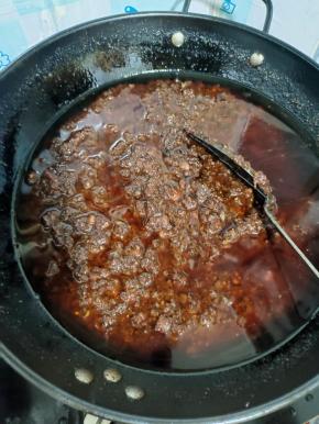 调小火，再熬20分钟！边熬煮边用铲子翻动！以免糊锅！