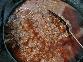 调小火，再熬20分钟！边熬煮边用铲子翻动！以免糊锅！