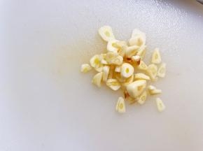 大蒜去皮切片