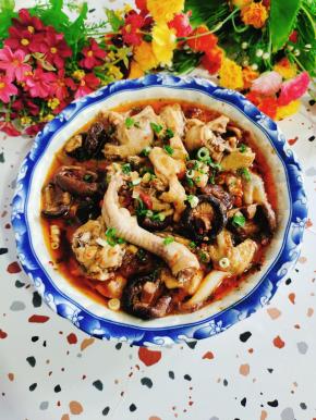 放入适量的葱花即可食用！