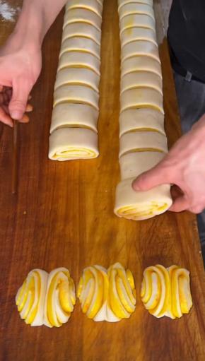 第一种：筷子中间压一下翻折再压一下！