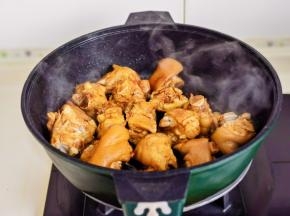 小火翻炒均匀。