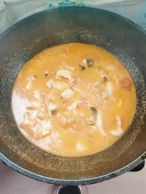 鱼片全部放入，调大火煮一分钟左右即可关火！