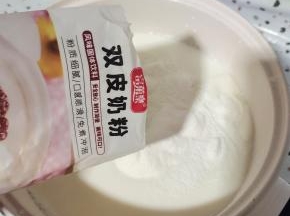 放入双皮奶粉100克！