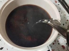 加入适量的开水！(开水尽量多一点！)