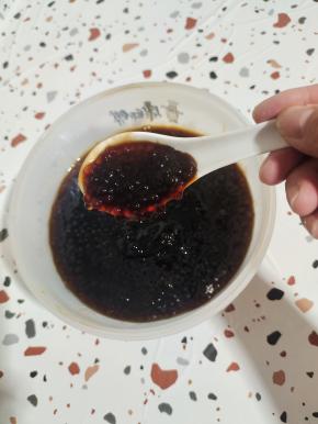 煮好的红糖珍珠（西米）晾凉备用！（做得多吃不完的放入冰箱冷藏保存！）