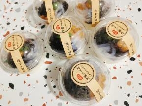 盖上盖子，贴上标签！就像在外面卖的一样，高大上！