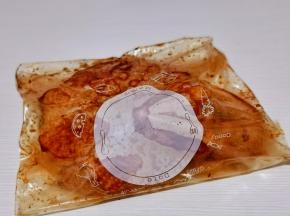 装入食品袋中腌制过夜。