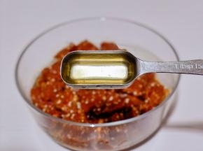 淋上一勺橄榄油。