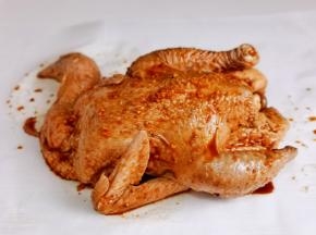 菌菇洗净塞肚子里，包上油纸。