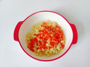 淋上热油激发香味。