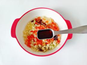 生抽，蚝油各一勺