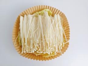 加上切好的金针菇。