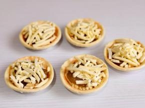 再撒上马苏里拉芝士？