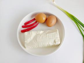 准备嫩豆腐一盒。