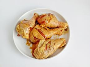 抓拌均匀腌制一小时入味。