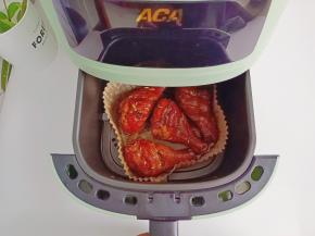 喜欢吃辣的朋友们可以撒一点烤肉辣椒粉。