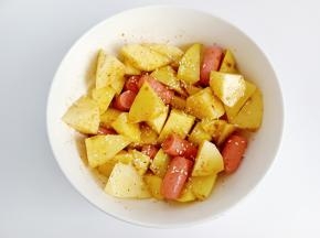 放点芝麻拌均匀。