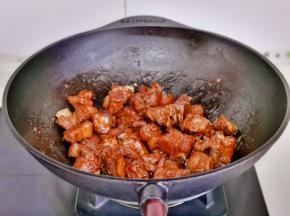 加盐调味，大火收汁至浓稠即可。