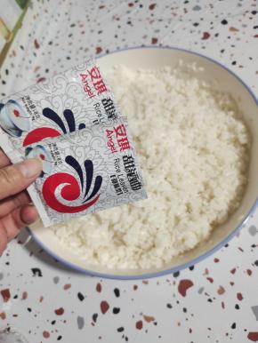 放入两包安琪甜酒曲！