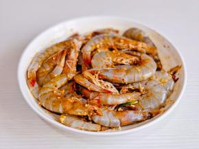 拌均匀腌制10分钟。