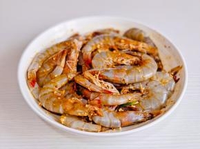 拌均匀腌制10分钟。