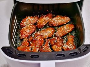 翻面刷蜂蜜撒芝麻再烤5分钟。