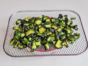 捞出沥干水分。