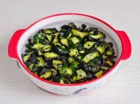 加入开水泡1分钟。