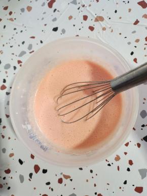 用打蛋器搅拌均匀至融化，再继续搅拌10分钟左右！