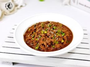 盛出装盘撒芝麻。