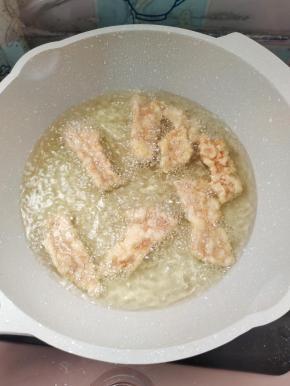 炸至两面金黄色！（记得翻面！）