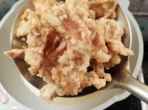 捞出控干油，备用！