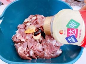 加入味达美臻品蚝油