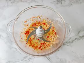 盖上盖子，一按按键就可以。