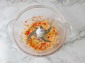 盖上盖子，一按按键就可以。