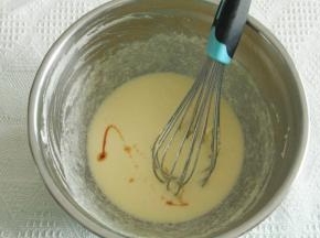 滴入香草精，混匀。