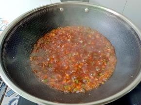 加入酱汁煮一分钟即可出锅。