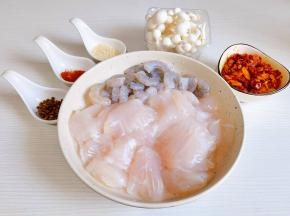 准备食材，我买的是龙利鱼片。