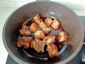 这样调味料翻炒均匀。