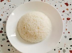 盘中倒扣一碗米饭！