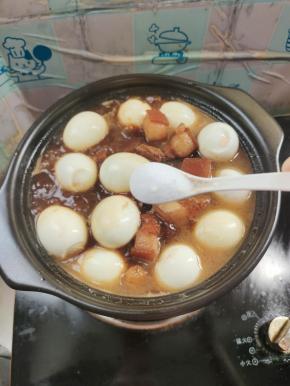 再加入一勺盐调味！