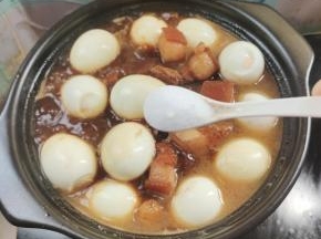 再加入一勺盐调味！